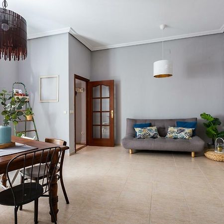 Serva La Bari Shared Apartment Siviglia Esterno foto