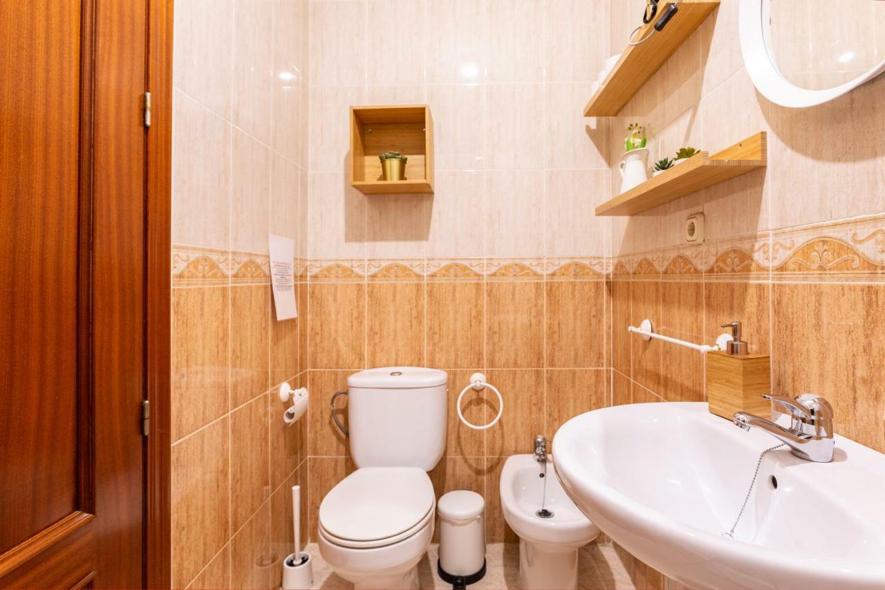 Serva La Bari Shared Apartment Siviglia Esterno foto