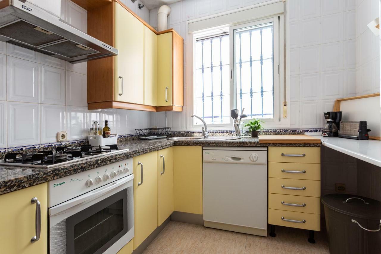 Serva La Bari Shared Apartment Siviglia Esterno foto