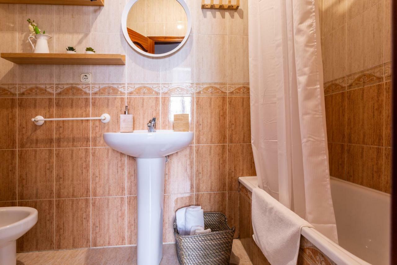 Serva La Bari Shared Apartment Siviglia Esterno foto