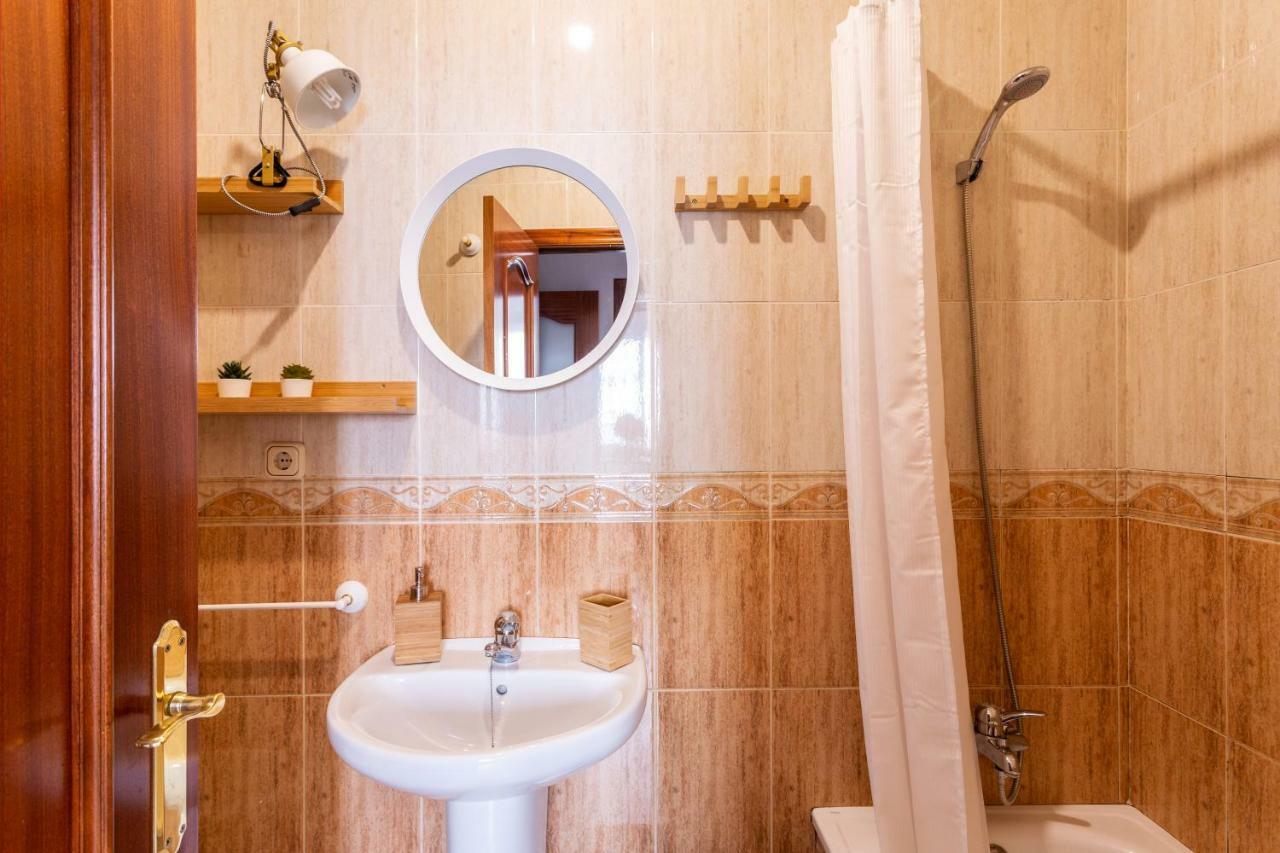 Serva La Bari Shared Apartment Siviglia Esterno foto