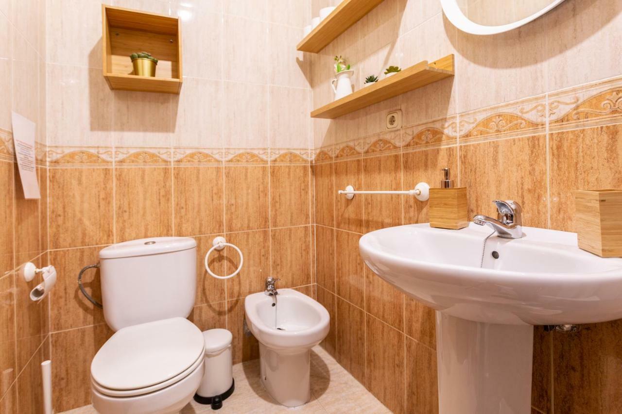 Serva La Bari Shared Apartment Siviglia Esterno foto