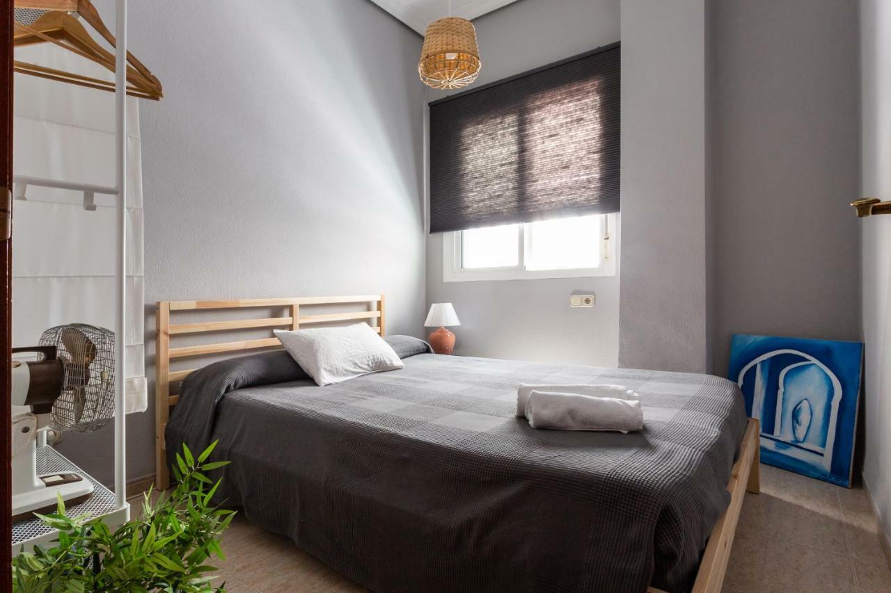 Serva La Bari Shared Apartment Siviglia Esterno foto
