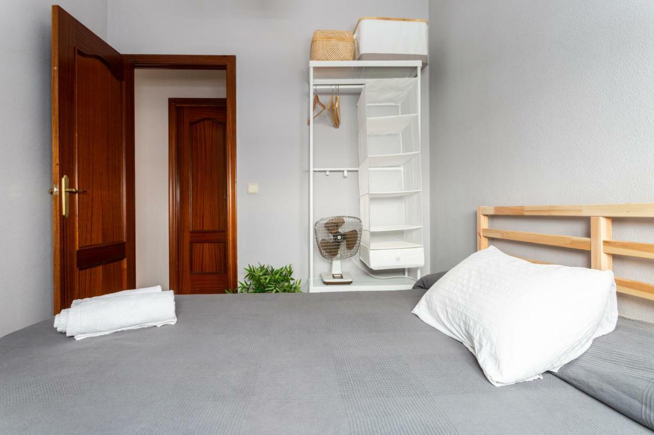 Serva La Bari Shared Apartment Siviglia Esterno foto
