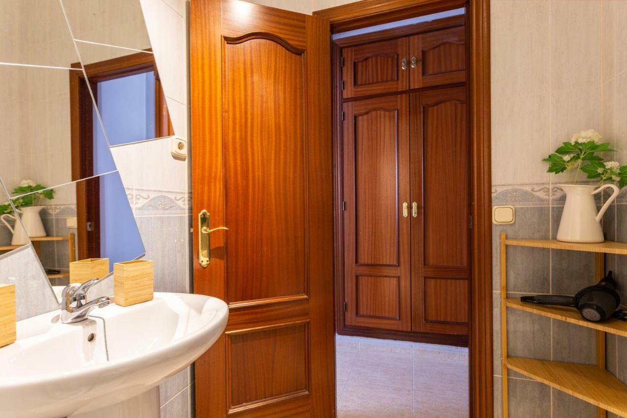 Serva La Bari Shared Apartment Siviglia Esterno foto