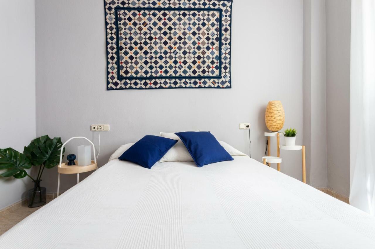 Serva La Bari Shared Apartment Siviglia Esterno foto