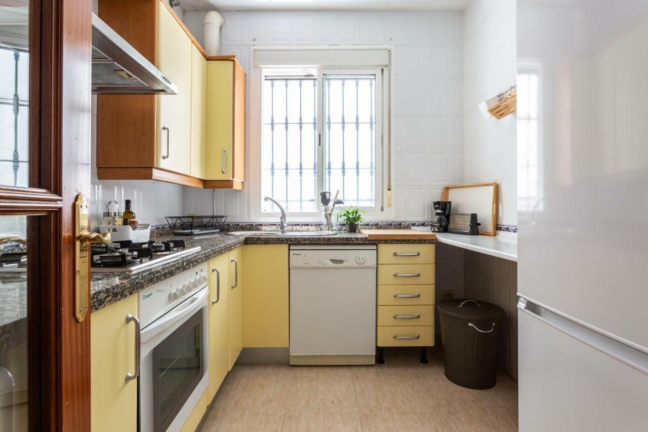 Serva La Bari Shared Apartment Siviglia Esterno foto
