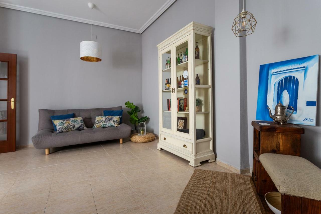 Serva La Bari Shared Apartment Siviglia Esterno foto
