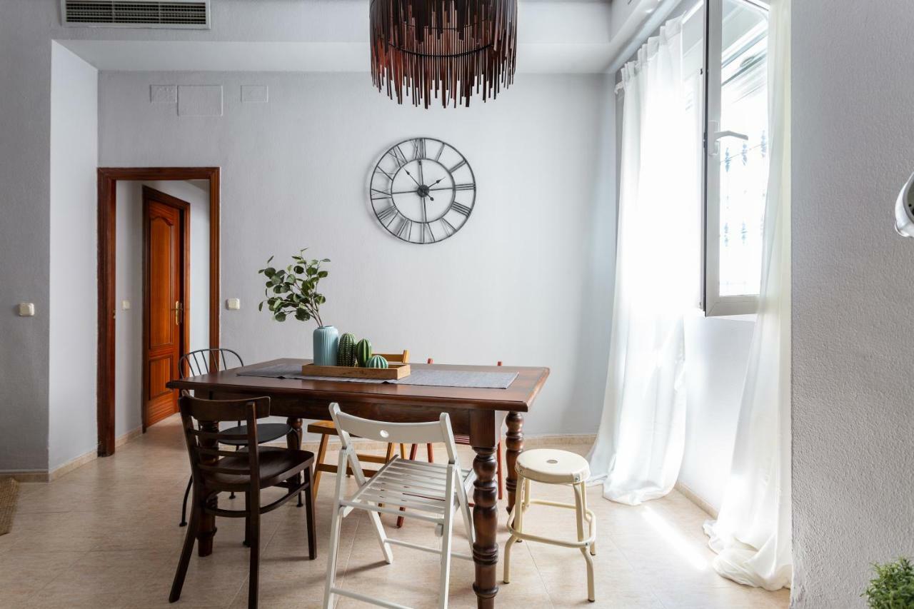 Serva La Bari Shared Apartment Siviglia Esterno foto
